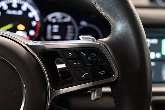 Porsche Panamera 18 of 30