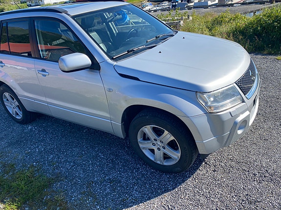 Suzuki Grand Vitara 3 of 13