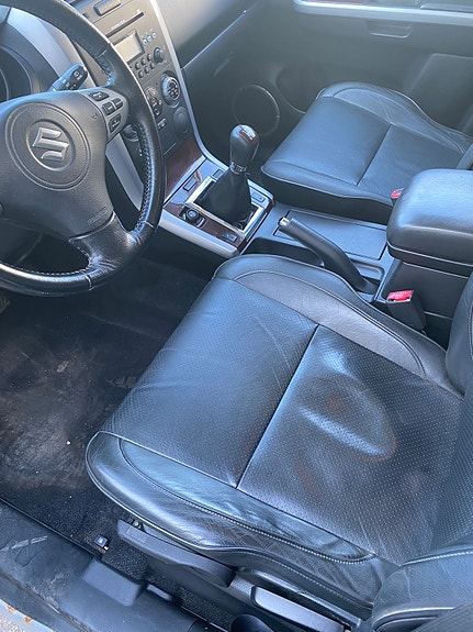 Suzuki Grand Vitara 7 of 13