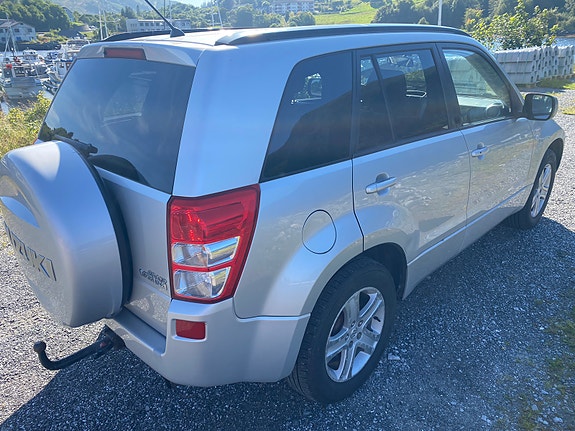 Suzuki Grand Vitara 2 of 13