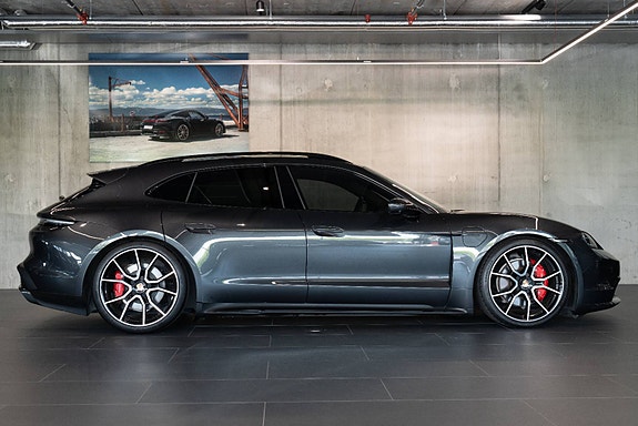 Porsche Taycan Sport Turismo 7 of 30