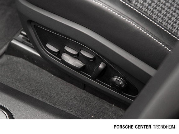 Porsche Taycan Sport Turismo 22 of 30