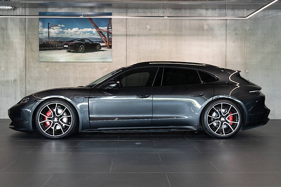 Porsche Taycan Sport Turismo 2 of 30