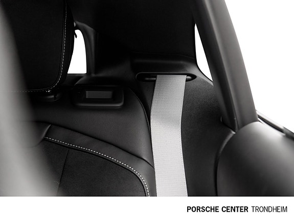 Porsche Taycan Sport Turismo 29 of 30