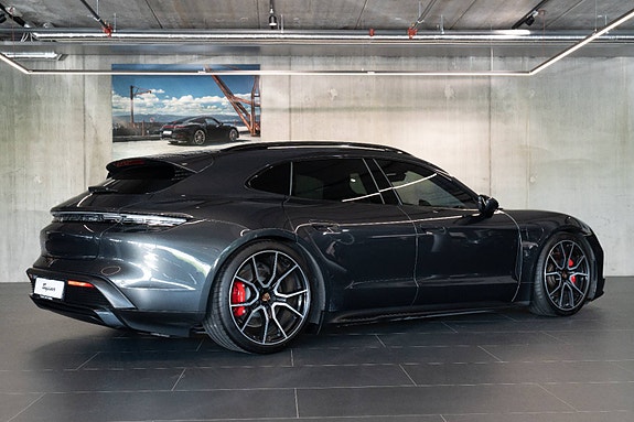 Porsche Taycan Sport Turismo 6 of 30