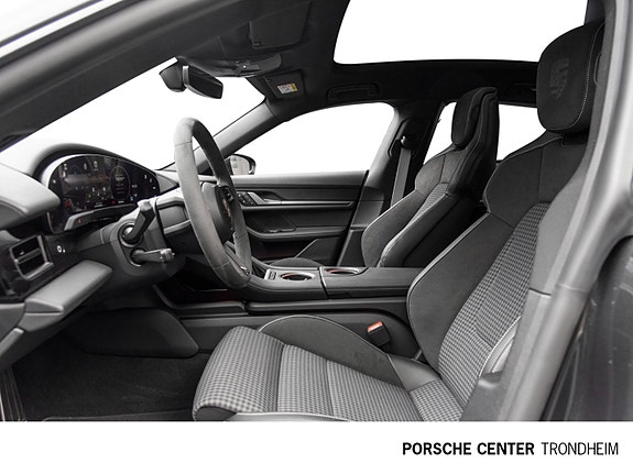 Porsche Taycan Sport Turismo 9 of 30