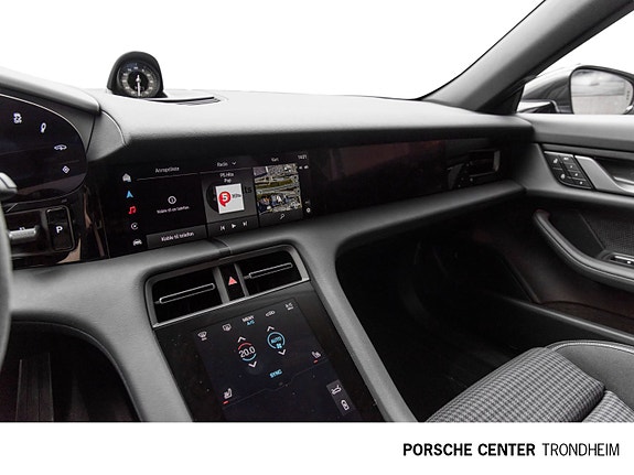 Porsche Taycan Sport Turismo 11 of 30