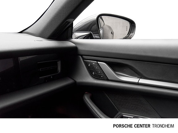 Porsche Taycan Sport Turismo 18 of 30
