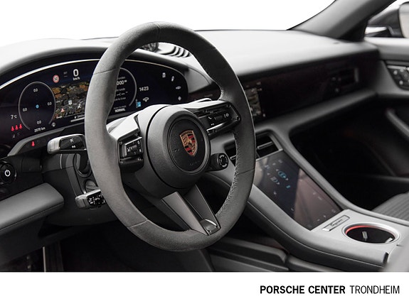 Porsche Taycan Sport Turismo 21 of 30
