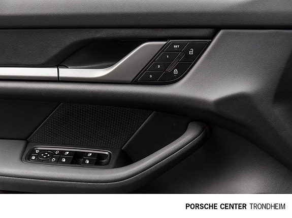 Porsche Taycan Sport Turismo 19 of 30