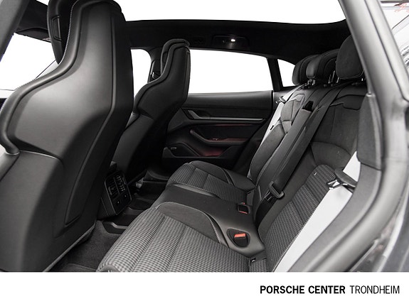 Porsche Taycan Sport Turismo 25 of 30