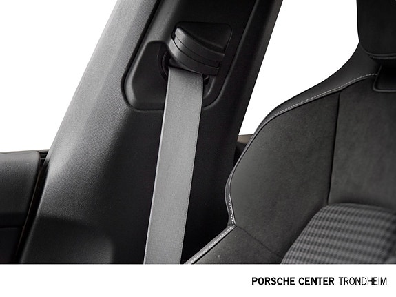 Porsche Taycan Sport Turismo 24 of 30
