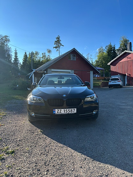 BMW 523i 3 of 19