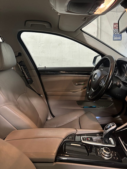 BMW 523i 11 of 19