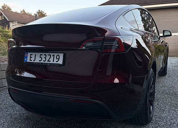 Tesla Model Y 8 of 25
