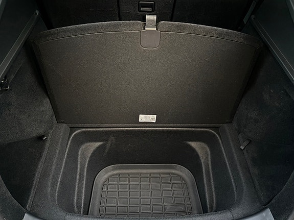 Tesla Model Y 14 of 25