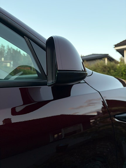 Tesla Model Y 7 of 25