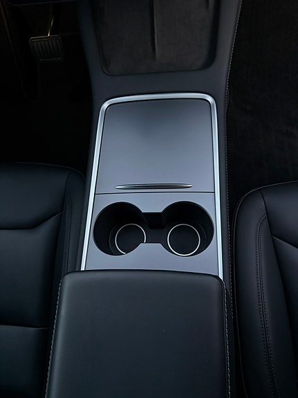 Tesla Model Y 19 of 25