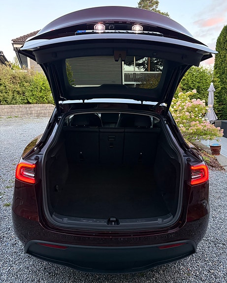 Tesla Model Y 13 of 25