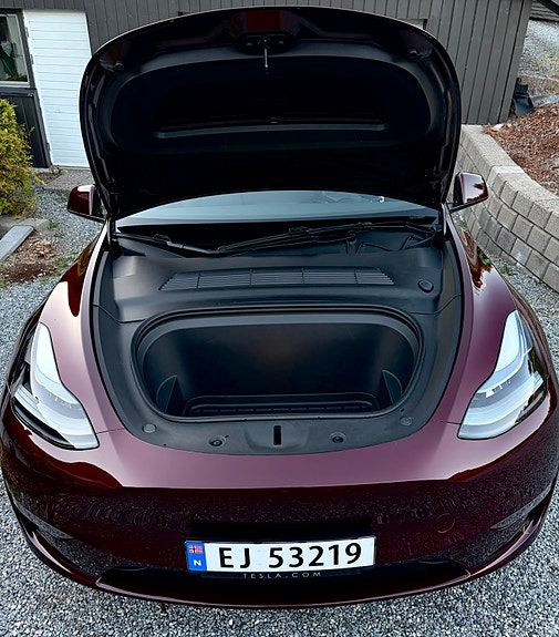 Tesla Model Y 11 of 25