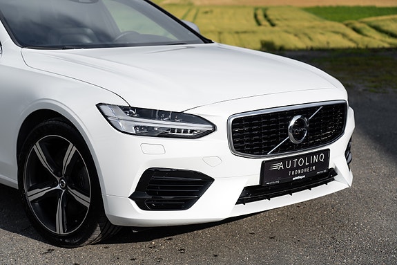 Volvo V90 2 of 29