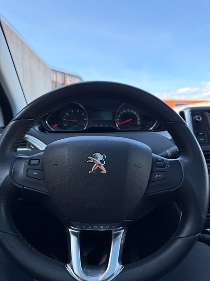 Peugeot 208 29 of 30