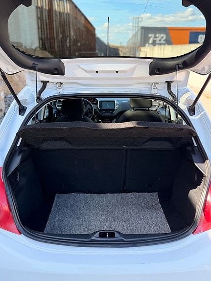 Peugeot 208 18 of 30