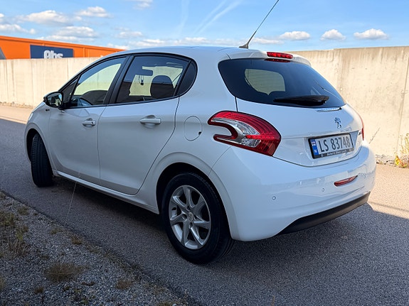 Peugeot 208 5 of 30