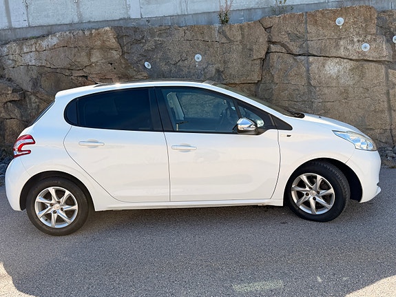 Peugeot 208 8 of 30