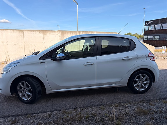 Peugeot 208 4 of 30