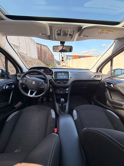 Peugeot 208 11 of 30