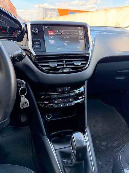 Peugeot 208 27 of 30