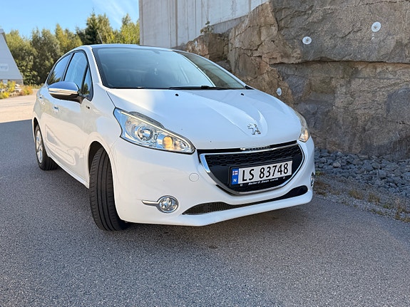 Peugeot 208 2 of 30