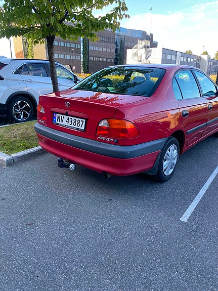 Toyota Avensis 3 of 6