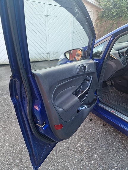 Ford Fiesta 9 of 14