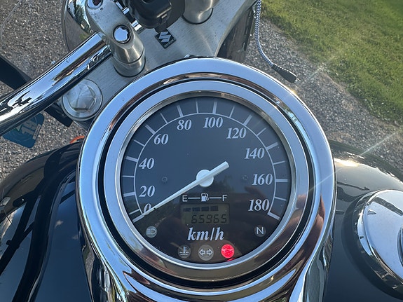 Suzuki VL 800 Intruder 9 of 11