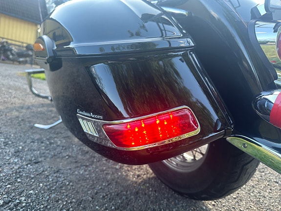Suzuki VL 800 Intruder 8 of 11