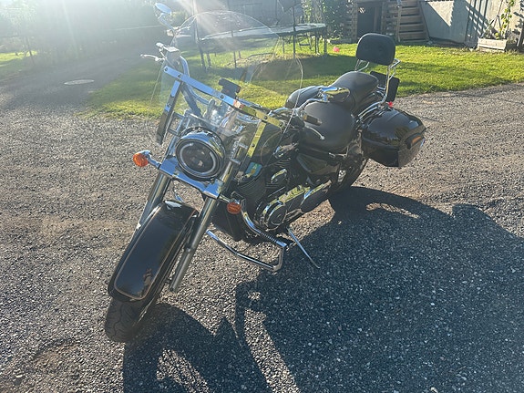 Suzuki VL 800 Intruder 4 of 11