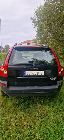 Volvo XC90 2 of 6