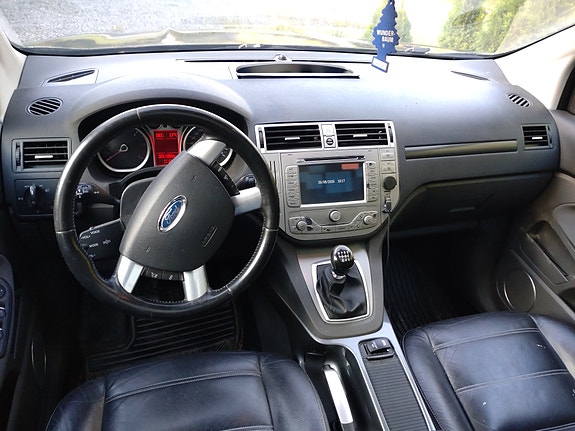 Ford Kuga 13 of 17