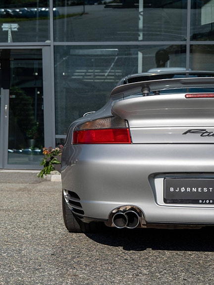 Porsche 911 Turbo 18 of 30