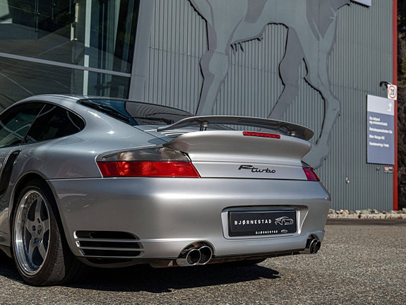 Porsche 911 Turbo 19 of 30