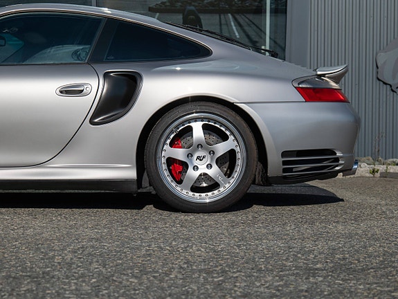 Porsche 911 Turbo 6 of 30