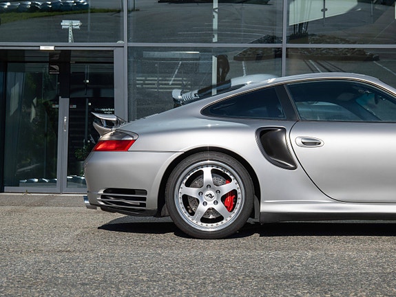 Porsche 911 Turbo 14 of 30