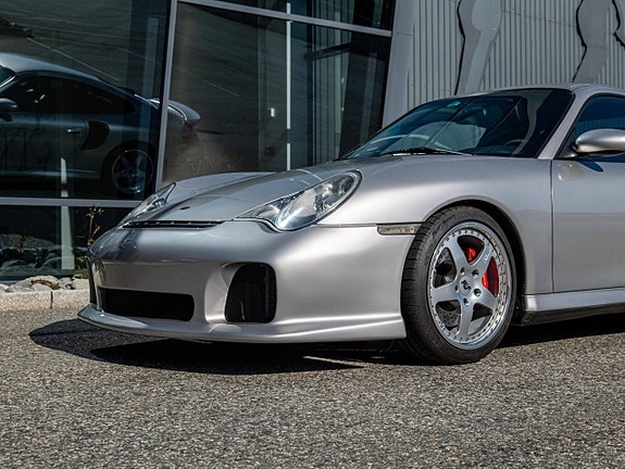 Porsche 911 Turbo 2 of 30