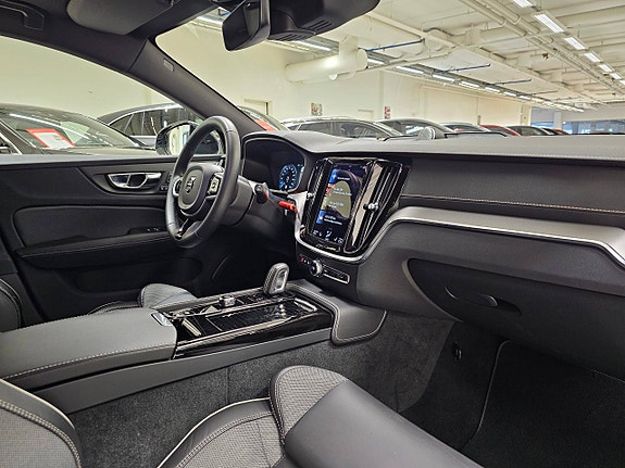 Volvo V60 13 of 30