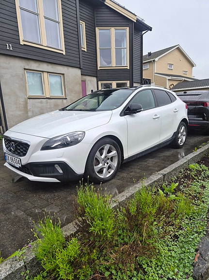 Volvo V40 Cross Country 3 of 7