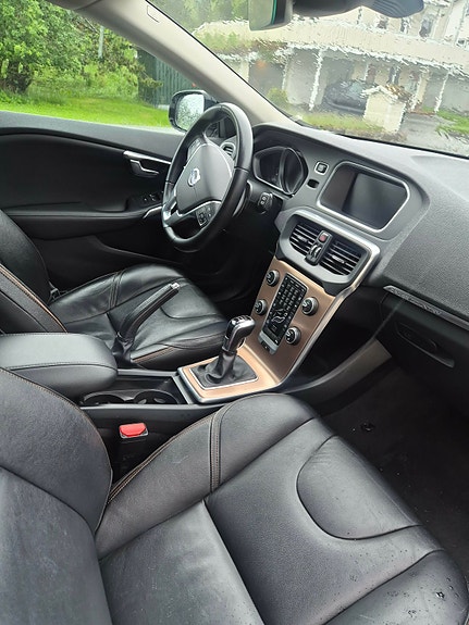 Volvo V40 Cross Country 4 of 7