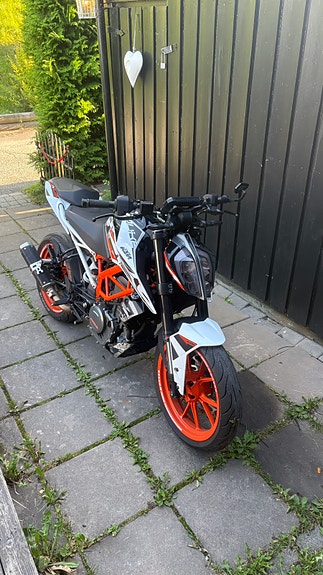 KTM 390 Duke 2 of 12