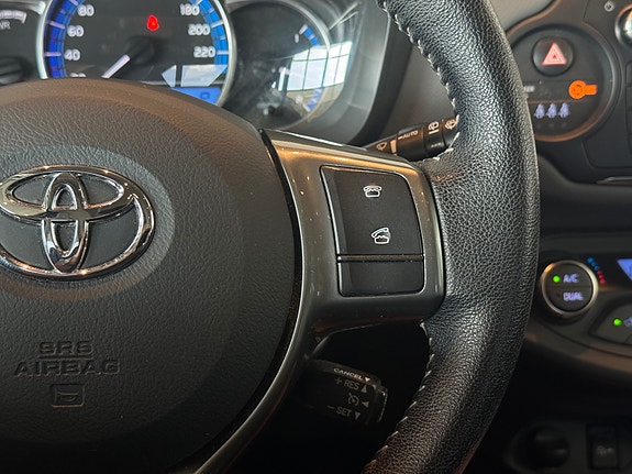 Toyota Yaris 24 of 30